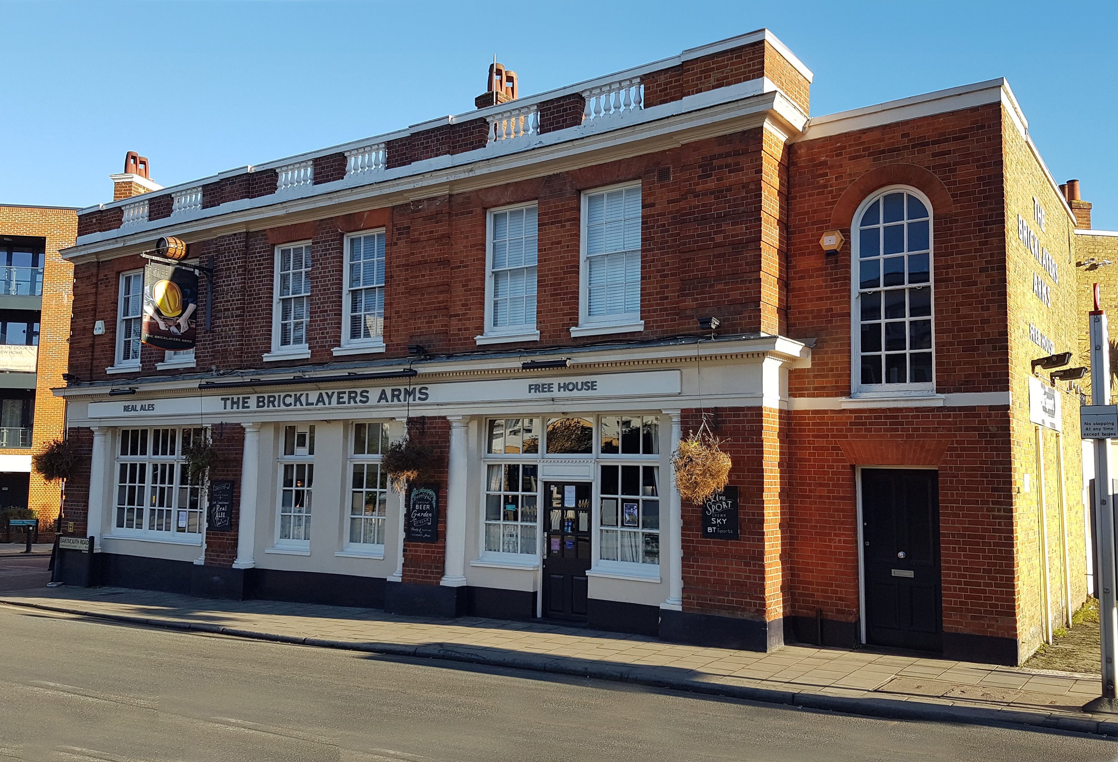 Pic of the front of the bricklayers arms